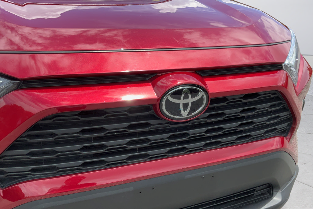 Used 2025 Toyota RAV4 XLE Premium FWD image 30