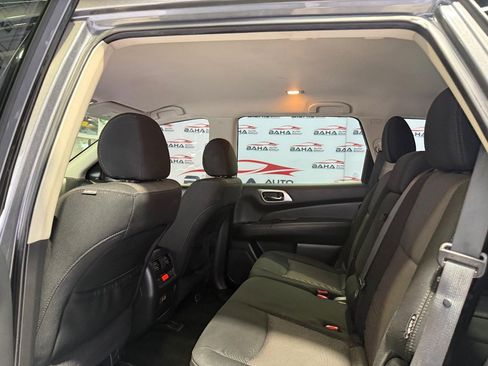 Used 2019 Nissan Pathfinder SV image 30