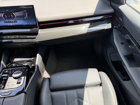Certified 2025 BMW 530i RWD image 16
