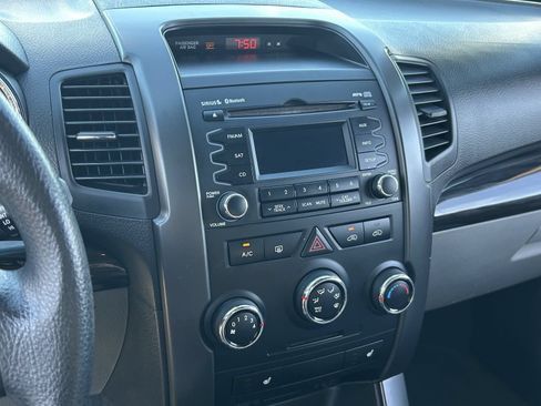 Used 2012 Kia Sorento LX w/ Convenience Pkg FWD image 30