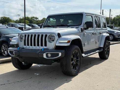 Used 2022 Jeep Wrangler Unlimited Sahara w/ Cold Weather Group AWD/4WD image 9