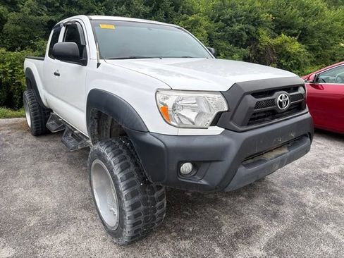 Used 2015 Toyota Tacoma 4x4 Access Cab image 3