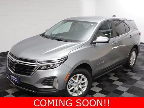 Used 2023 Chevrolet Equinox LT image 2