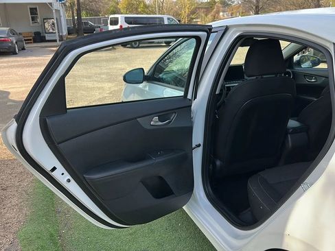 Used 2021 Kia Forte LXS image 18