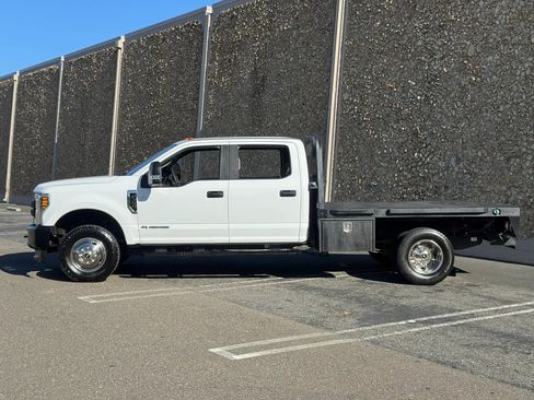Used 2018 Ford F350 XL w/ Power Equipment Group AWD/4WD image 2