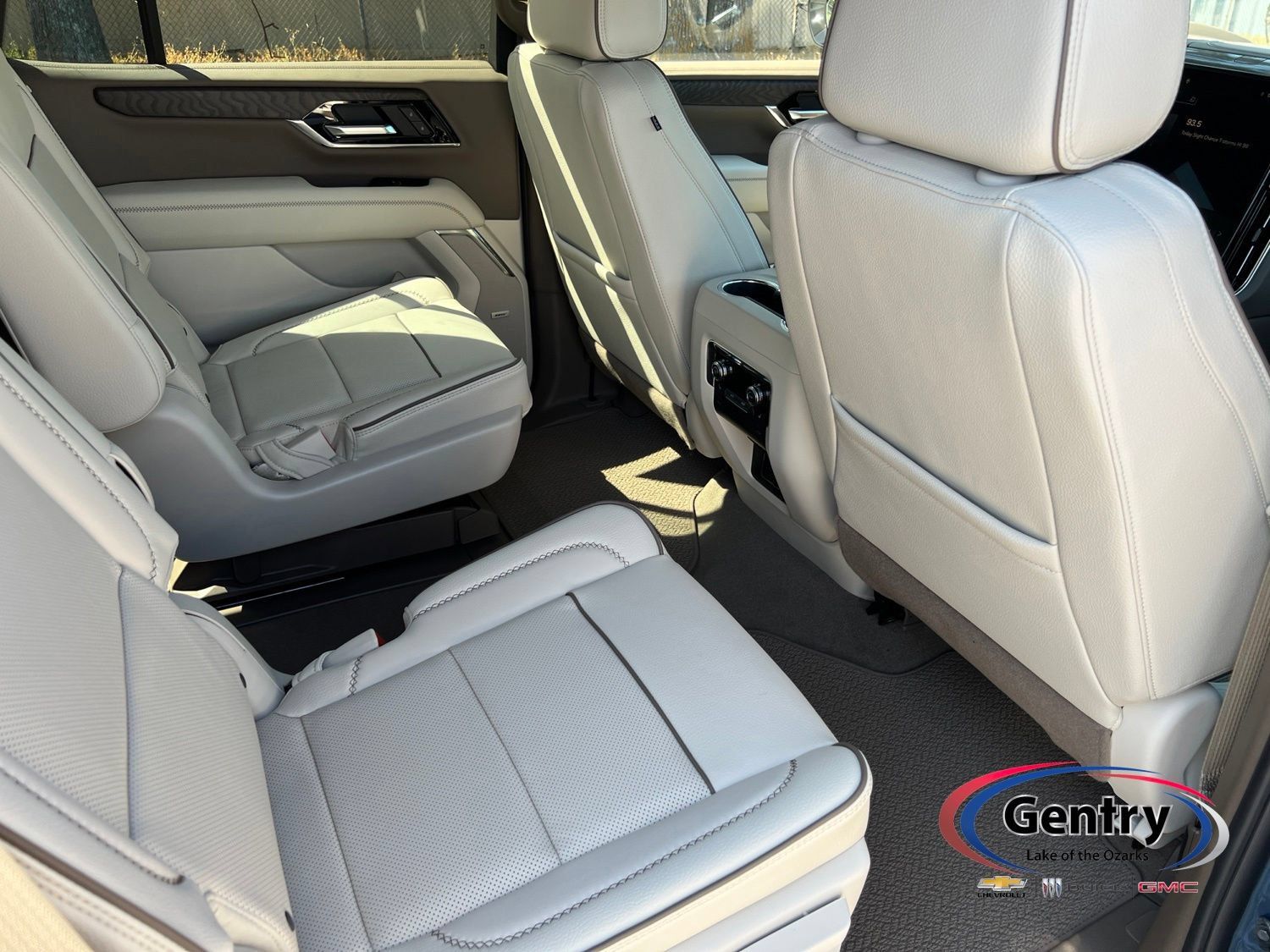 New 2026 GMC Yukon Denali w/ Sun & Power Step Package AWD/4WD image 10