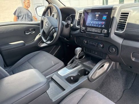 Used 2024 Nissan Frontier SV RWD image 13