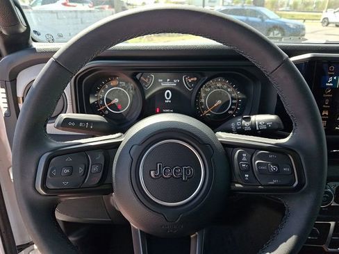 Used 2025 Jeep Wrangler Unlimited Sport AWD/4WD image 19