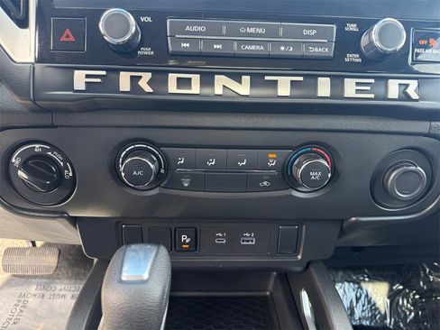 Certified 2025 Nissan Frontier SV image 29