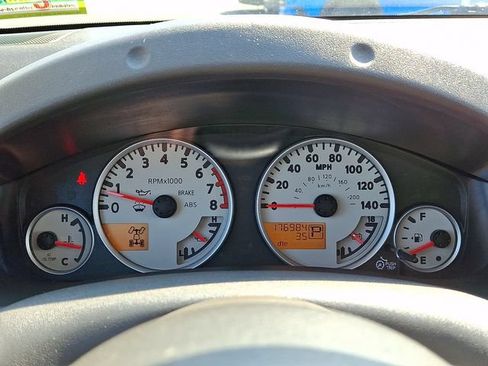Used 2014 Nissan Frontier PRO-4X w/ Pro-4x Graphics Package AWD/4WD image 19