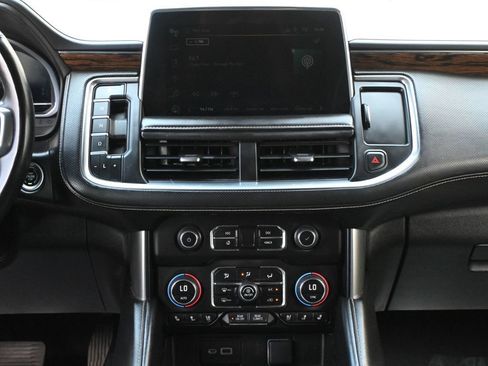 Used 2023 Chevrolet Suburban Premier RWD image 15