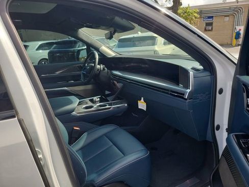 New 2025 Cadillac Escalade IQ Sport 2 w/ LPO, ONYX Package AWD/4WD image 28