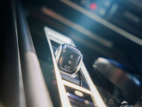 Certified 2024 Volkswagen Atlas SE image 18