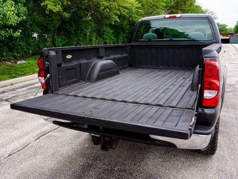 Used 2004 Chevrolet Silverado 2500 LS AWD/4WD image 31