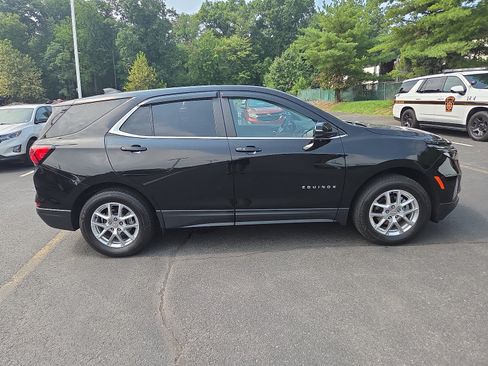 Used 2024 Chevrolet Equinox LT AWD/4WD image 2