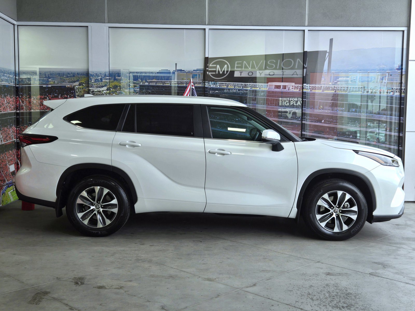 Certified 2026 Toyota Highlander XLE AWD/4WD image 4