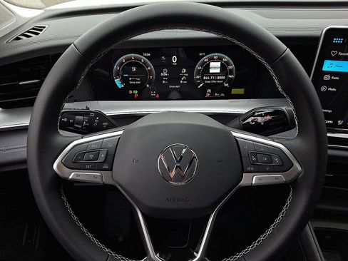 New 2026 Volkswagen Tiguan SE image 14