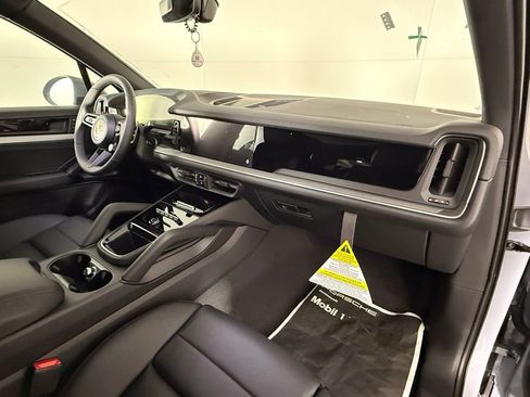 New 2026 Porsche Cayenne image 20