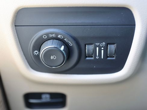 Used 2023 Jeep Grand Cherokee L Limited image 32