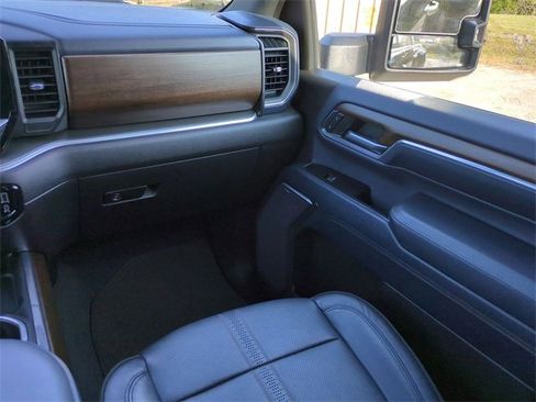 Used 2024 Chevrolet Silverado 3500 High Country w/ Technology Package image 17