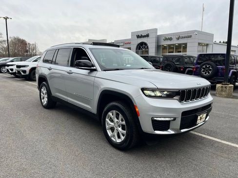 Used 2023 Jeep Grand Cherokee L Limited AWD/4WD image 4