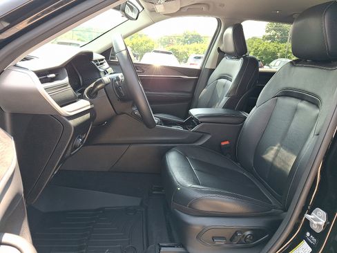 Used 2022 Jeep Grand Cherokee L Limited AWD/4WD image 15