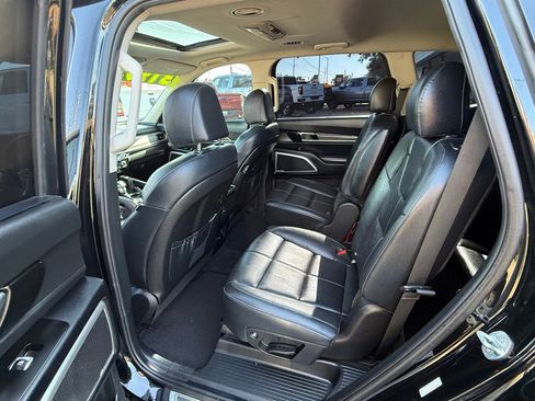 Used 2022 Kia Telluride EX w/ EX Premium Package image 11