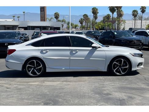 Used 2018 Honda Accord Touring image 7