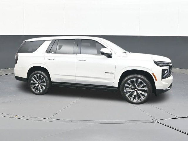 Used 2025 Chevrolet Tahoe High Country AWD/4WD image 18