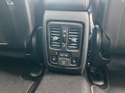 Used 2025 Dodge Durango R/T AWD/4WD image 17