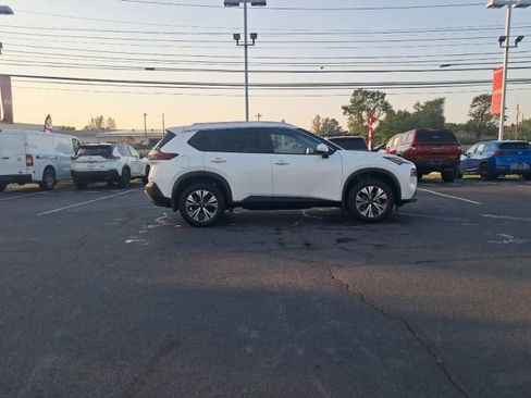 Used 2023 Nissan Rogue SV w/ SV Premium B Package AWD/4WD image 3