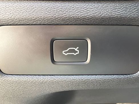 Used 2025 Volvo XC60 B5 Plus AWD/4WD image 25