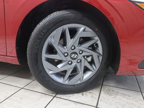Used 2024 Hyundai Elantra Blue FWD image 7
