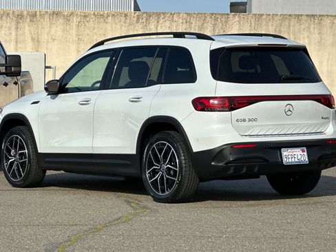 Used 2023 Mercedes-Benz EQB 300 4MATIC image 7