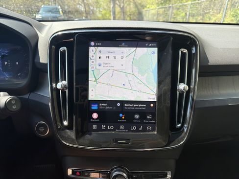 Certified 2025 Volvo XC40 B5 Plus image 24