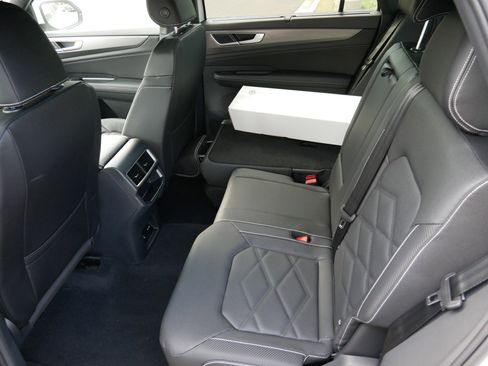 New 2026 Volkswagen Atlas Cross Sport SE image 8