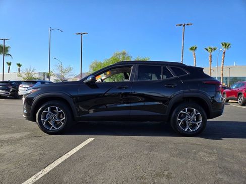 Used 2025 Chevrolet Trax LT FWD image 3