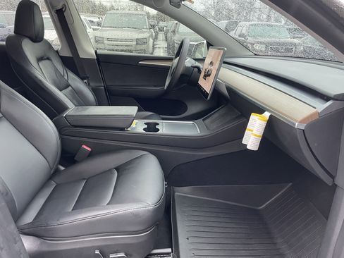 Used 2022 Tesla Model Y Long Range image 15