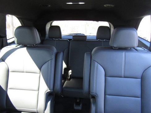 Used 2025 GMC Acadia Elevation w/ Elevation Premium Package image 14