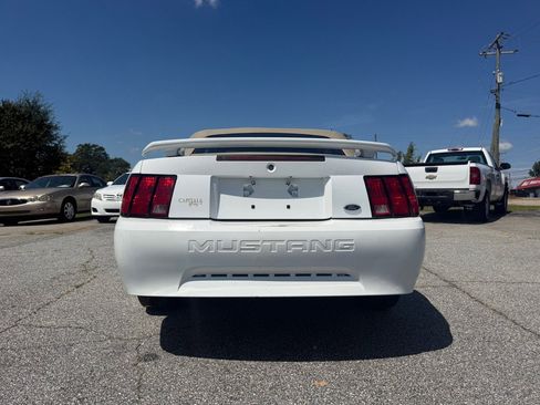 Used 2001 Ford Mustang Convertible RWD image 6