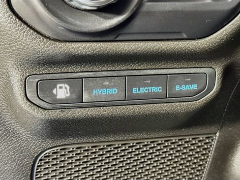 Used 2023 Jeep Wrangler Unlimited Sahara AWD/4WD image 18