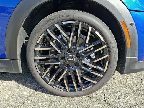 Used 2025 MINI Cooper 2-Door Hardtop image 8