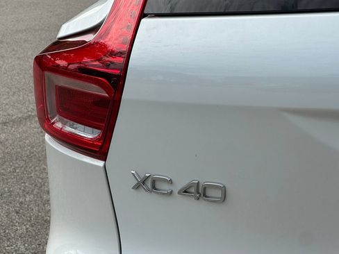 Used 2023 Volvo XC40 B5 Plus AWD/4WD image 11