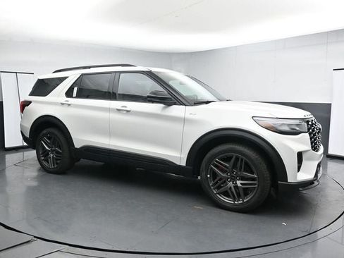 New 2026 Ford Explorer ST-Line w/ ST-Line Street Pack AWD/4WD image 3