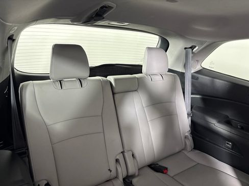 Certified 2022 Honda Pilot Touring image 13