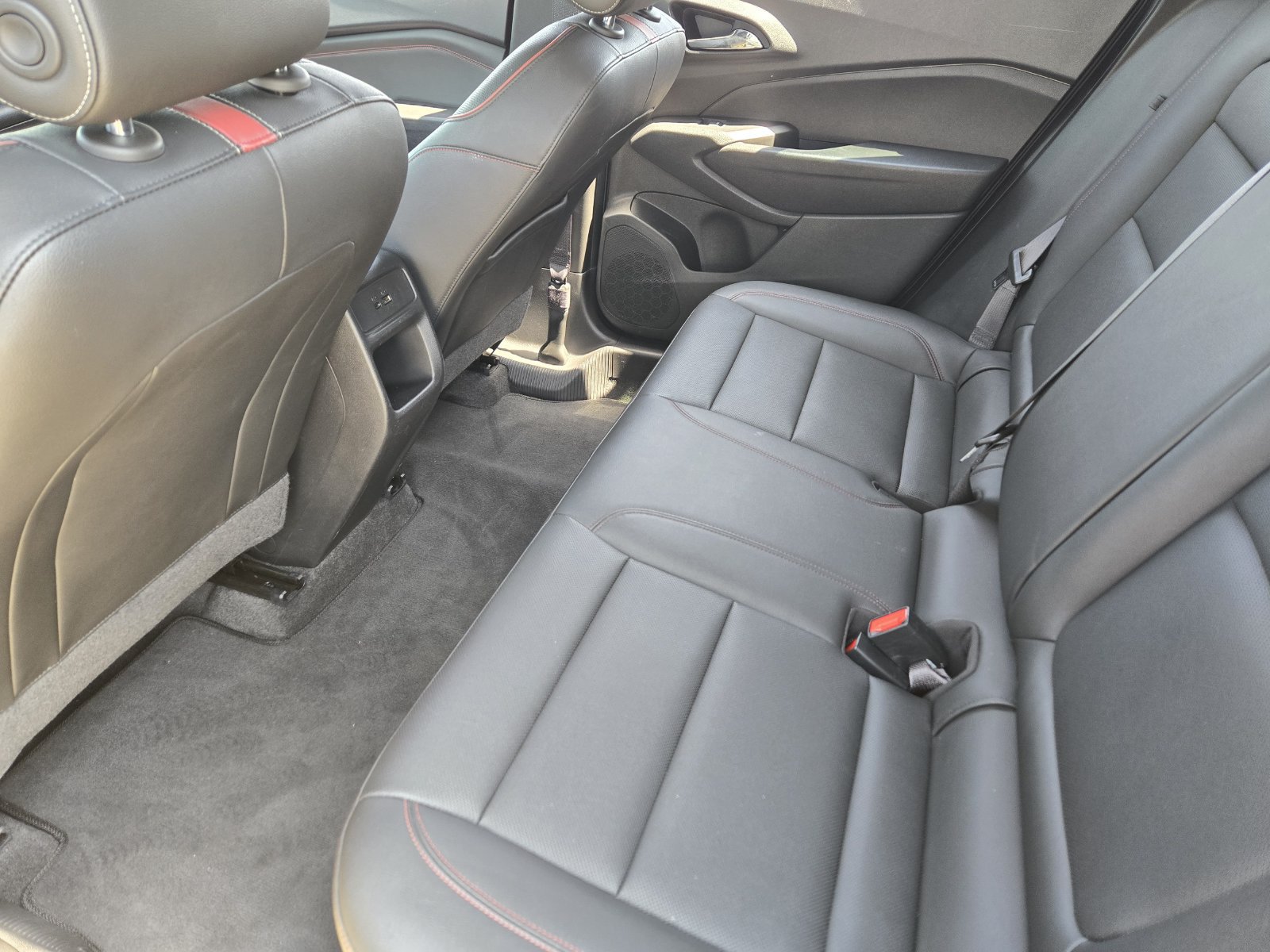 Certified 2024 Chevrolet Trax RS w/ Sunroof Package FWD image 36