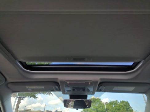 Used 2019 Toyota RAV4 XLE w/ Carpet Mat Package AWD/4WD image 26
