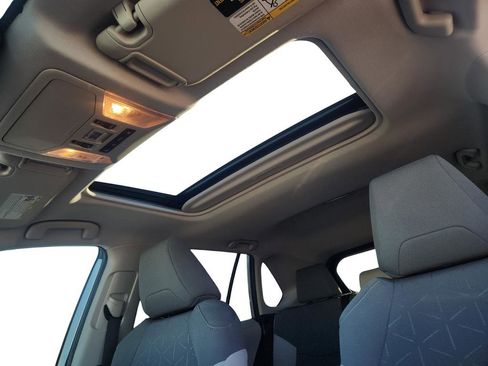 Used 2021 Toyota RAV4 XLE w/ Convenience Package image 24