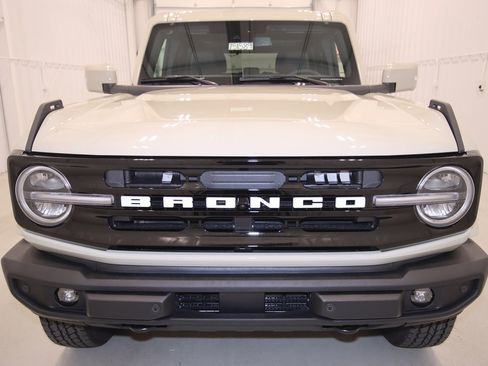 New 2025 Ford Bronco Outer Banks image 3