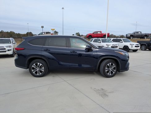 Used 2020 Toyota Highlander XLE image 8